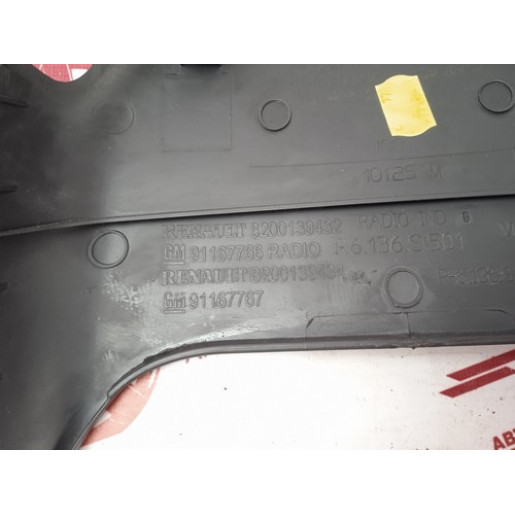 Кожух рулевой колонки верхний Renault Trafic 2001-2014 8200139434